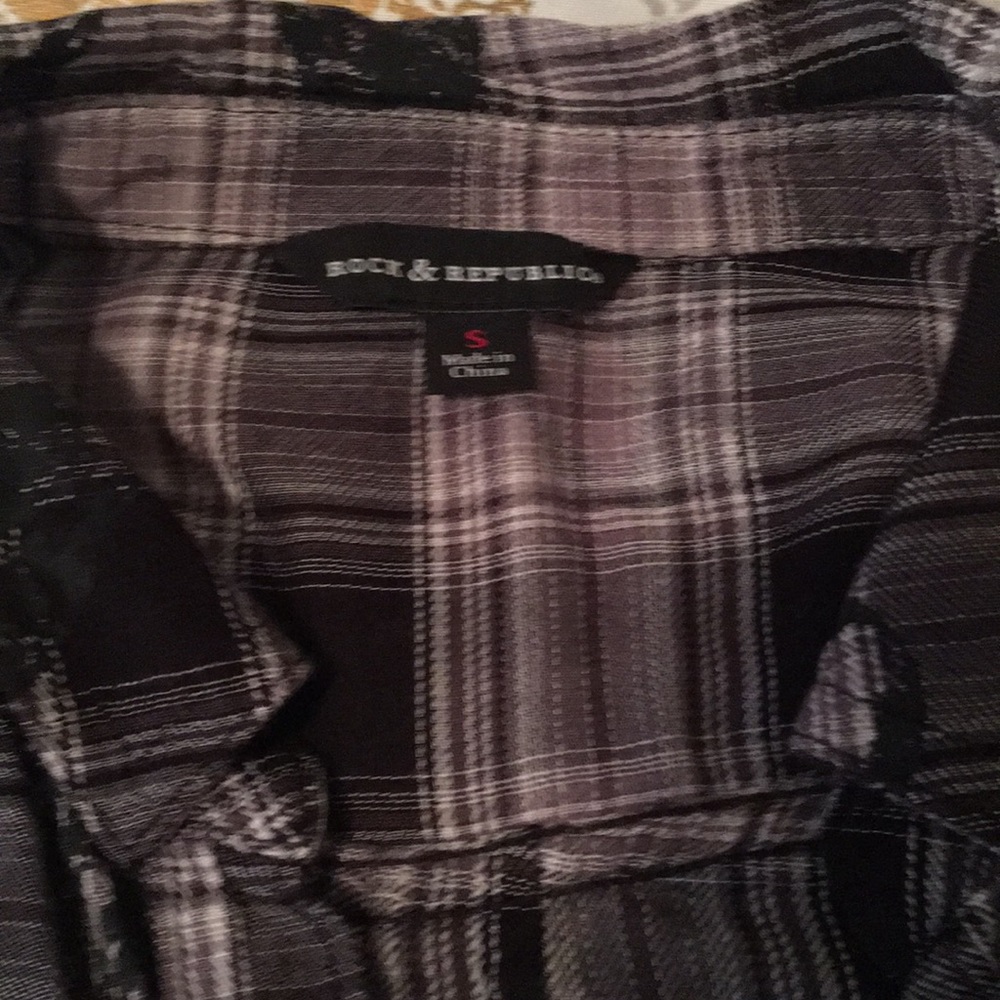 Rock and Republic plaid shirt with skulls. - Picture 3 of 4